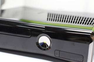 Illustration for article titled The New Xbox 360 in Person: So Glossy It Hurts